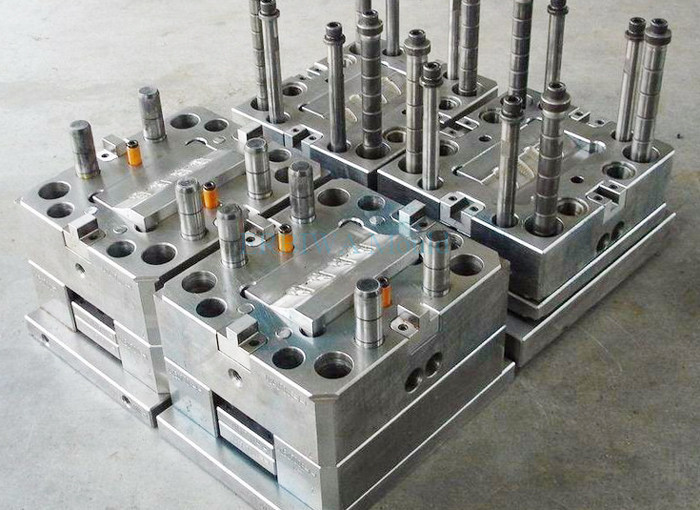 Auto Body Side Molding Car Injection Mold / Black Side Molding Body