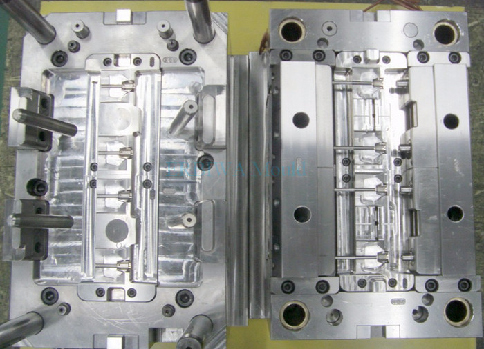 Auto Body Side Molding Car Injection Mold / Black Side Molding Body