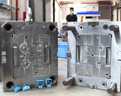 HASCO Standard Plastic Parts Injection Mould With Cold Runner 2 + 2 Cavity